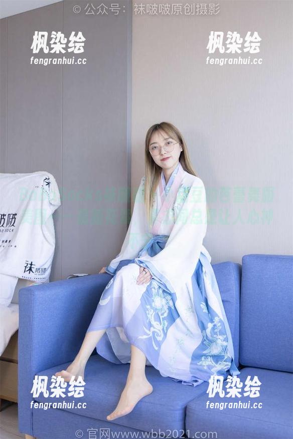 BoBoSocks袜啵啵-小甜豆 BoBoSocks袜啵啵 - 小甜豆的芭蕾舞服美图——最新花絮,姿态间总是让人心神不宁。