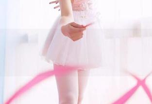 GIRLT果团网 - 图集：周琰琳LIN的校服，美丽与青涩同在？