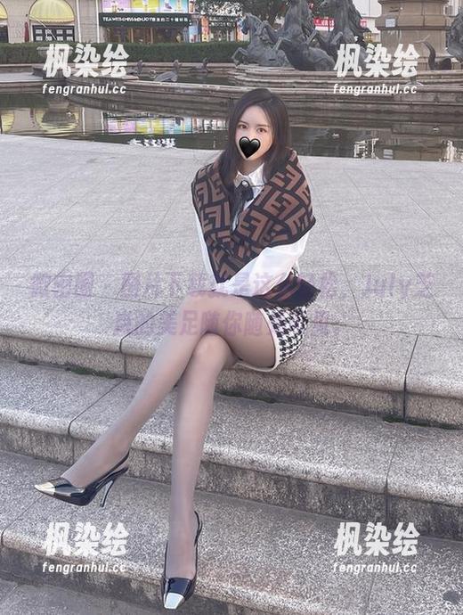 微密圈 - 图片下载就是这么轻松，July芝岚的美足随你随处可见。