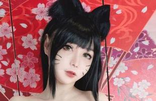 你以为居家只有懒惰？不，Kitkat Cosplay的下载功能让你眼前一亮！