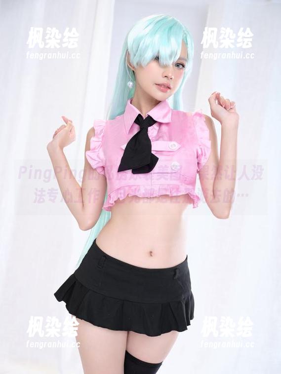 PingPing PingPing的私房泳装美图,果然让人没法专心工作,目光都是往那游去的…