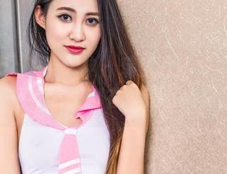 TouTiao头条女神 - 瑞宝儿释放‘姐姐’气场，照片里都在讨论‘姐妹情’