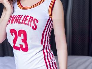 TouTiao头条女神 - 等等，白一晗身上的校服美图，图包再不分享就要被抢光了！