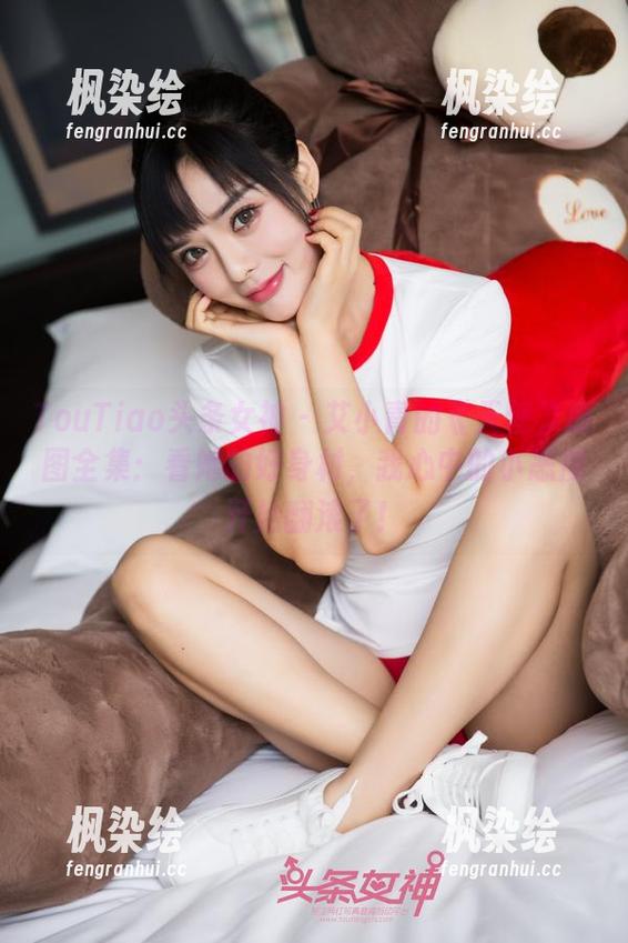 TouTiao头条女神 - 艾小青的《天使》原图全集：看她的好身材，我心中的小恶魔开始翻滚了！