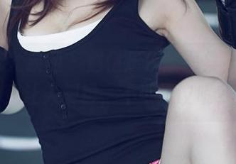 UGirls尤果网 - 赵伊彤白丝图集，时不时就让人侧目，不可思议呢？