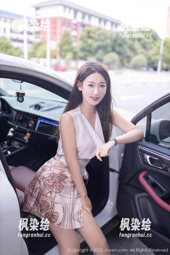 Xiuren秀人网-Barbie可儿 Xiuren秀人网 - “Barbie可儿就爱这身职业装——精选套图,让我也来个换装!”。