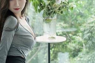 Xiuren秀人网 - 文芮jeninfer美脚原图直击：看到就想偷偷收藏的美，一字不差
