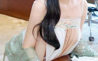 Xiuren秀人网 - 精选热乎乎的图包，白洁Bessie的日常就像是身边的温柔莞尔