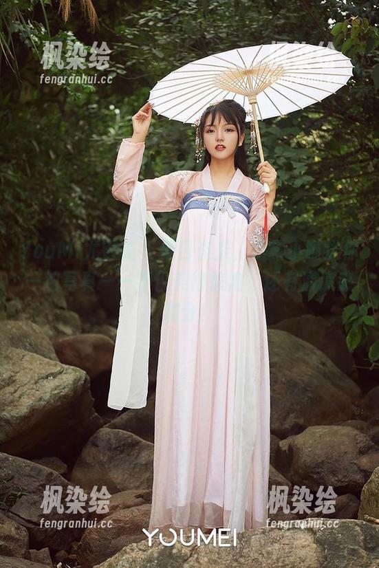 YouMi尤蜜荟-露露小喵 YouMi尤蜜荟 - 夏日炎炎,露露小喵送你一包写真——不仅美得惊艳,还有清凉感满分!