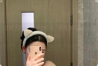 微密圈 - 翻开不爱笑的赛琳的蕾丝，原图免费送上，顺便来一场脑洞探险吧