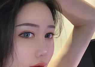 微密圈 - 看到不爱笑的赛琳这比基尼图集，高清的确没得说，争取往下看。