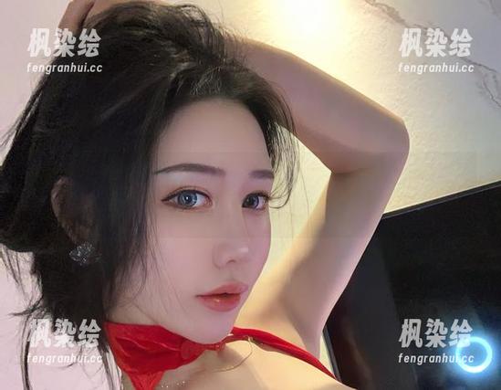 微密圈 - 看到不爱笑的赛琳这比基尼图集，高清的确没得说，争取往下看。