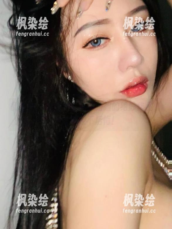 微密圈 - 不爱笑的赛琳姐姐的绝妙作品，下载必定不后悔！