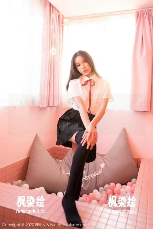 嗲囡囡-Celina青妍 嗲囡囡 - Celina青妍写真,娇躯有致……让我明白,原来胸和腰也可以打下手,助力我继续堆积零食!