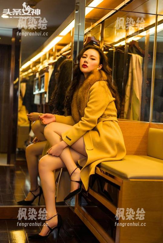 头条女神 - 李丽莎坚持运动的写真精选，当然也不乏摔倒的灵魂舞步！