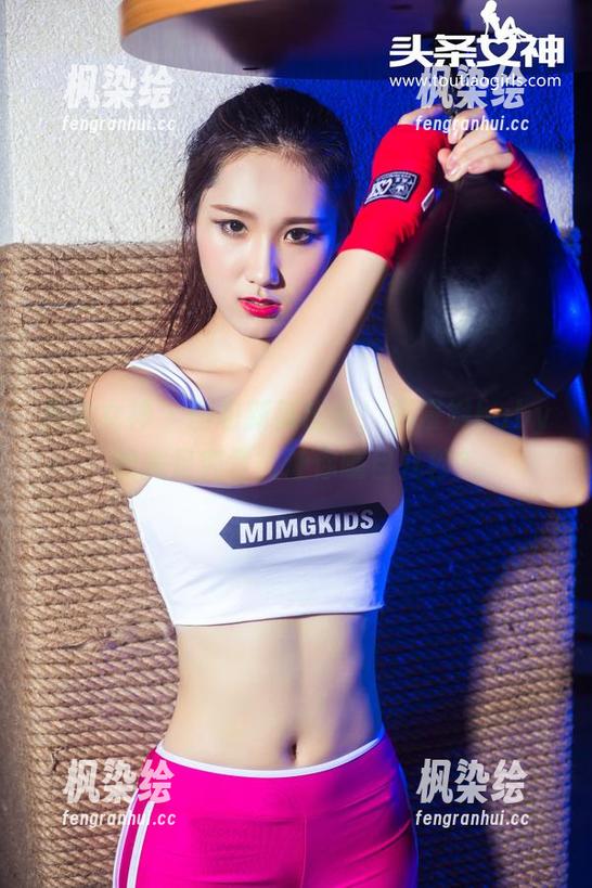 头条女神 - 图包新鲜出炉！杨漫妮baby的美足究竟能让你瞩目几秒？