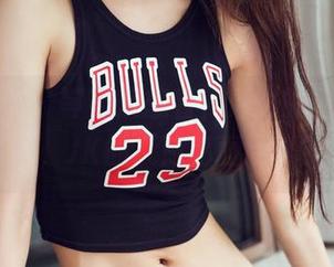 头条女神 - 等不及想看，琳琳的最新写真集，JK的“隐秘面纱”？