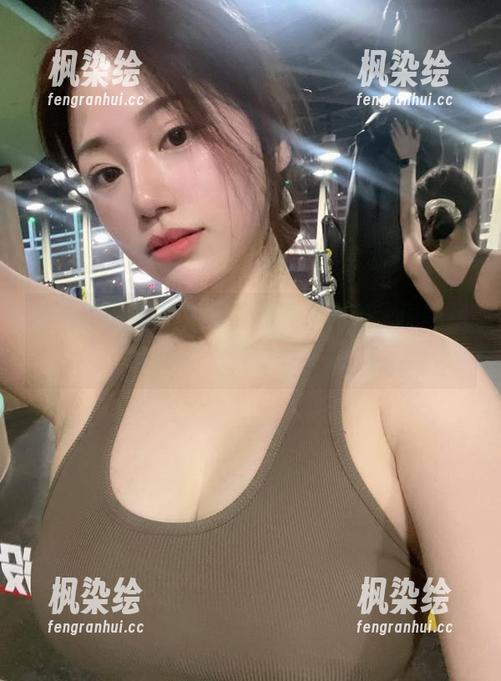 微密圈 - 看奶宝妹纸的礼服福利,原图里完全是个画饼的发现!