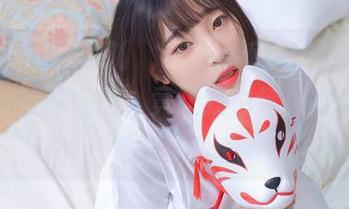 原图里的姜仁卿(강인경)最新创作，那个召唤师女孩的气场，竟让我也迷失在这里的空气中。