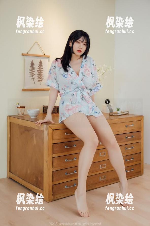 透明图册：看一看宋哈娜(송하나)，她的身影和我的想法总是有那么一丝距离。