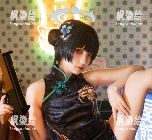 小和甜酒 最新运动cos花絮:小和甜酒运动照比我跑步还轻松。