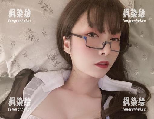 小泉学姐吖 万圣节主题小泉学姐吖私拍套图,僵尸女孩也有温柔的一面!