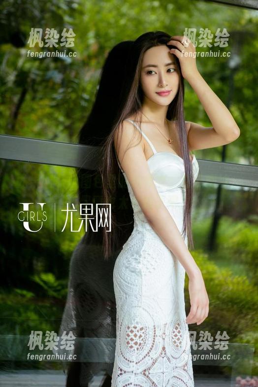 尤果网 - 这图包里的连体衣，有点愣神，李易童也太会搭了吧？