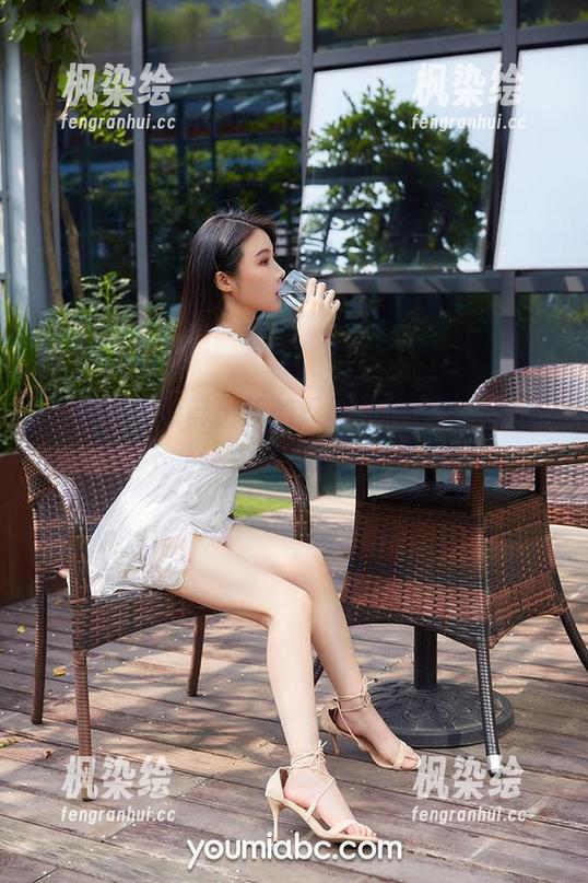尤蜜荟 - 新鲜出炉的乔雅冰“皮衣”作品，能不能让我再多停留一会儿呢？