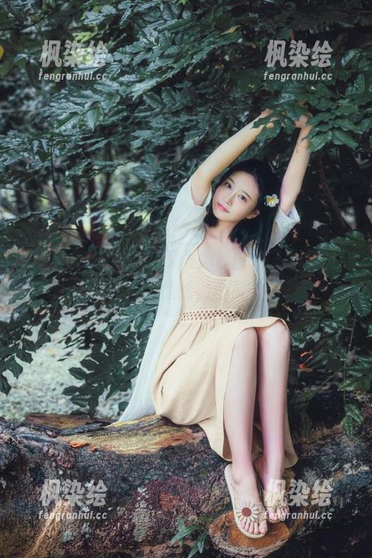 年年Nnian 什么,年年Nnian又发婚纱图包了?我决定今年不看,哈哈,心灵受创。