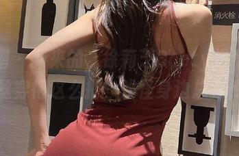 微密圈 - 新来的，徐莉芝Booty把枣红裙和黑丝穿得这么搭，难怪身边总有传说。