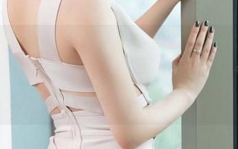 推女神 - 把梦娜Vanessa的校服图集在线分享给你的同桌，顺便加一波弥补作业不好！