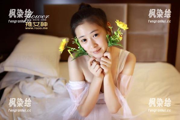 推女神 - 图片分享：白一晗的灰丝，像是故意留下的悬念。