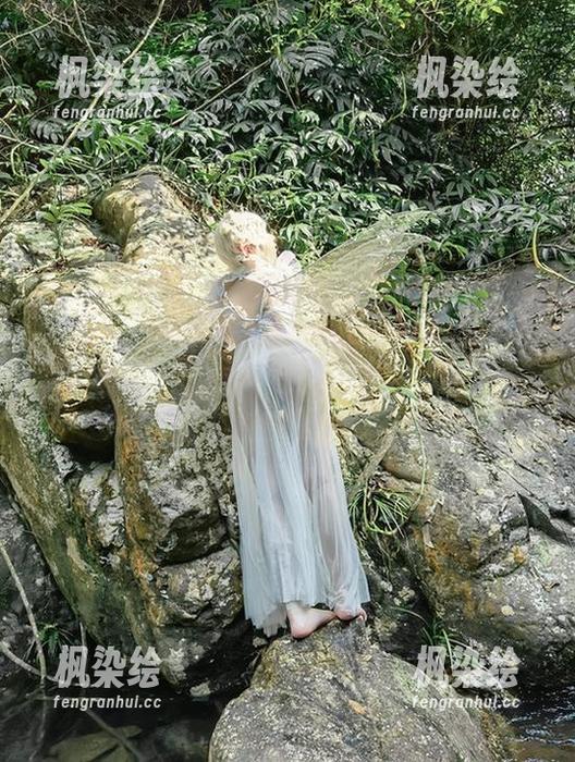 黑丝美图如约而至！无颜小天使wy又来了！