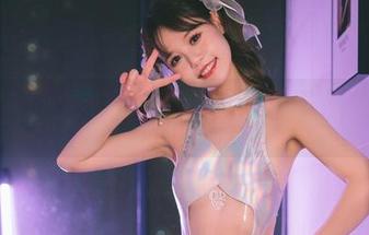 星黛鹿鹿i在线推出，英梨梨皮衣图集，我就想说，这个装扮很让人有联想。