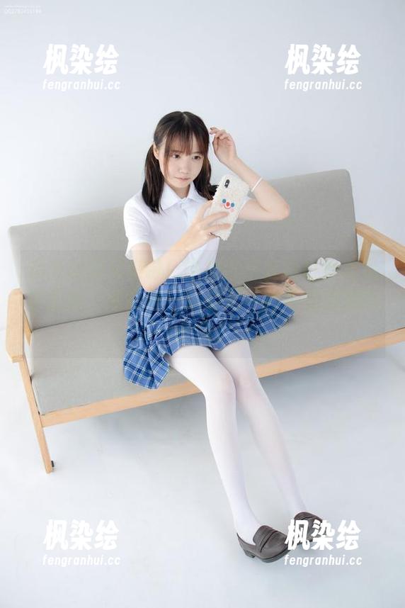 森萝财团 森萝财团又来啦!这组高清套图白丝美足学生妹,感觉每一张都是一种不知所措的诱惑。