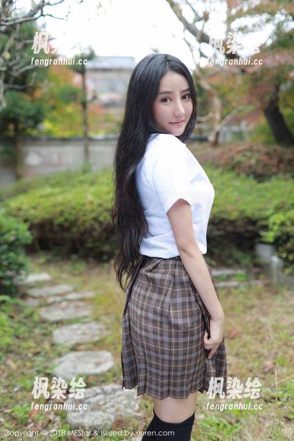 模范学院-Evelyn艾莉 模范学院 - 最新的Evelyn艾莉连衣裙原图,让人想问,这件真的是她挑的吗?