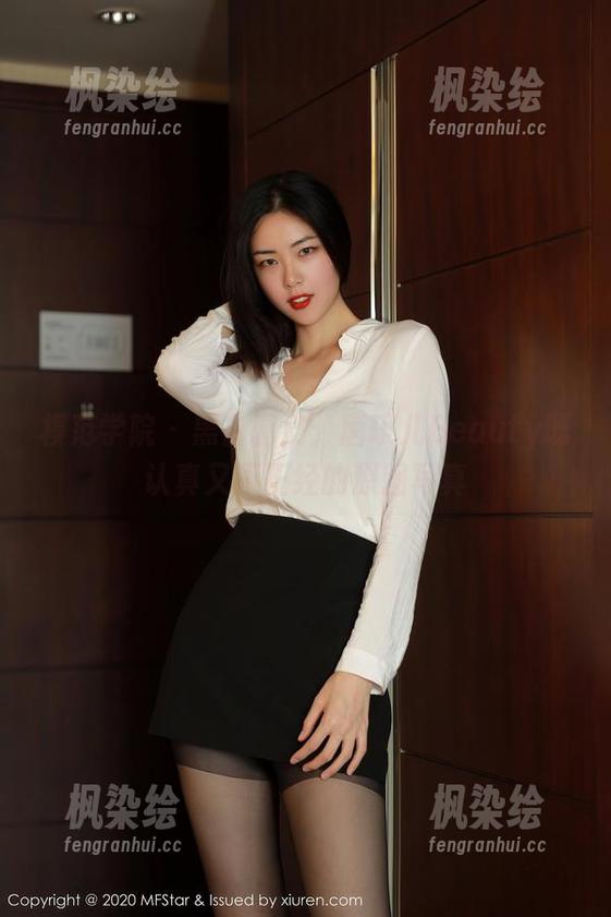 模范学院 - 黑白调皮：唐琪儿Beauty既认真又不正经的原图写真