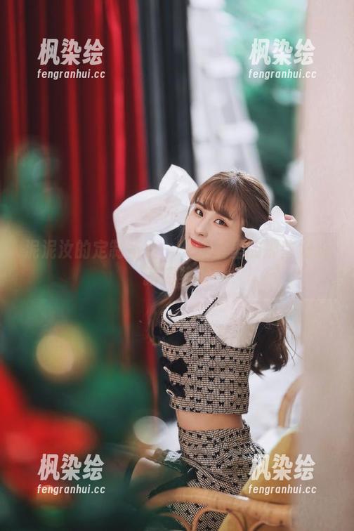 泥泥汝 泥泥汝的定制写真——教室里的那些好玩新姿势!