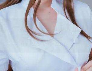这美图里，一抹旗袍，清水由乃演绎的优雅让人咋舌。