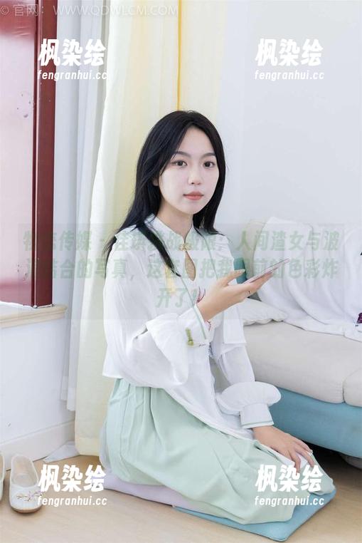 物恋传媒-佳琪 物恋传媒 - 佳琪挑战极限:人间渣女与波浪结合的写真,这套图把我眼前的色彩炸开了!