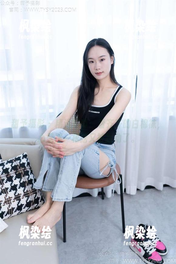 甜予摄影-齐齐 甜予摄影 - 精选写真:看齐齐的白棉袜,心里那一根弦又被拨动了。