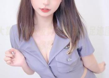美图大赏：神乐坂真冬的光脚足迹图集，让你想要试试