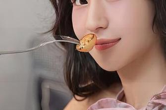 秀人网 - 这个女仆不太一样，lingyu69的套图合集让我苦思冥想