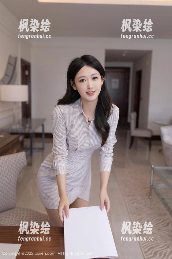 秀人网 - 唐翩翩的天台最新写真：什么时候学会因为风而摆姿势了？