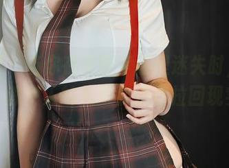 秀人网 - 当你在美图专区里迷失时，别忘了，陈伊人的礼服会把你拉回现实。