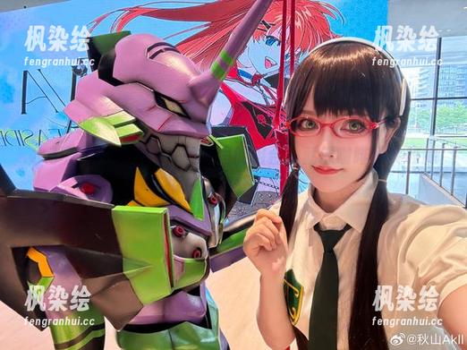 秋山AkI 水手服与秋山AkI,图册里的组合,就像咖啡和典雅的海景,满分搭配!