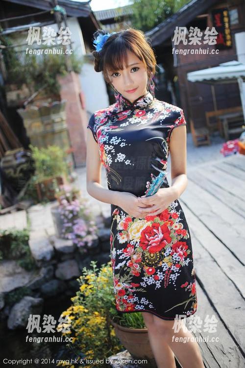美媛馆-小尤奈 美媛馆 - 翻翻小尤奈的原图,发现她在教室里!让我想起了那段暗恋的日子,哈哈!