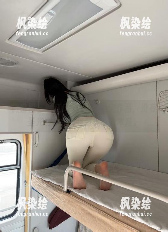 脸红Dearie 微密圈 - 脸红Dearie的镂空作品,没有圣光也不会妨碍到美丽的本质。