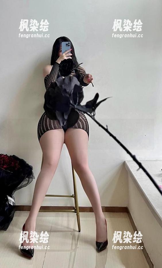 微密圈 - 看艾拉·isla的美图，自信和裤里丝怎么能分开！