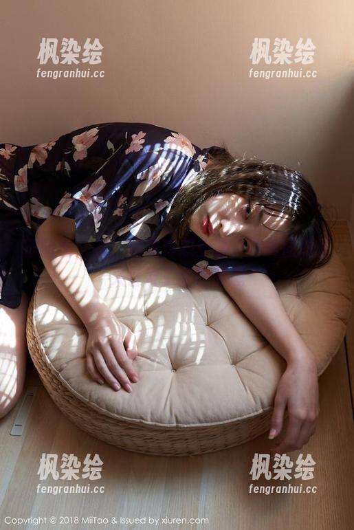 蜜桃社-结衣 蜜桃社 - 看!结衣穿职业装,写真图册里又引发了我的联想